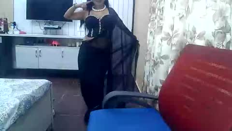 Snapshot of indianrads9 chatting on 10-18-25, 06:08 Radha online show from 10-18-25, 06:08