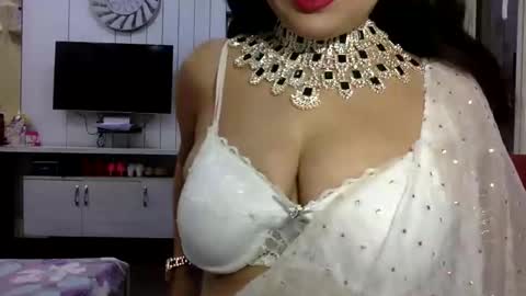 Snapshot of indianrads9 chatting on 11-17-25, 05:30 Radha online show from 11-17-25, 05:30