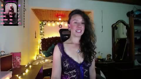 Snapshot of indigo_sativa chatting on 11-26-25, 04:24 Indigo Wild online show from 11-26-25, 04:24