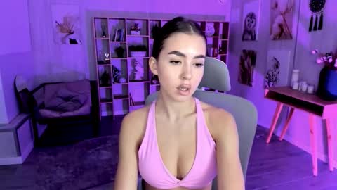 Snapshot of indigofaerly chatting on 10-21-25, 11:33 INDIGO online show from 10-21-25, 11:33