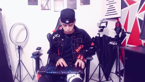 matias online show from 11-12-25, 05:30