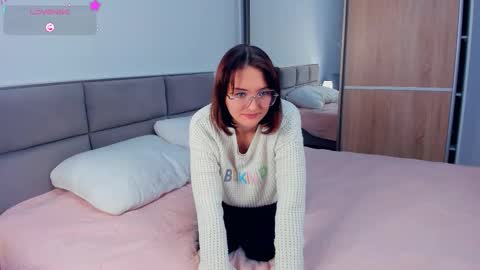 Kira online show from 10-20-25, 04:02