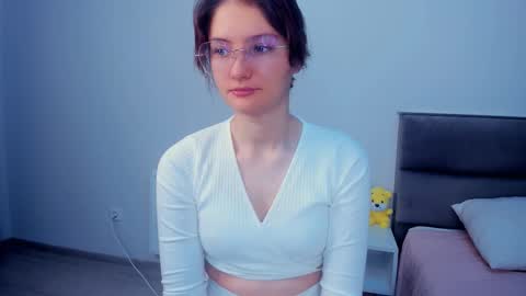 Kira online show from 11-11-25, 04:12