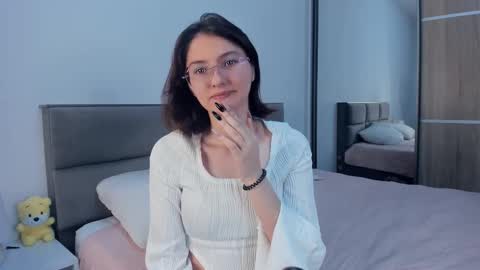 Kira online show from 11-17-25, 04:18