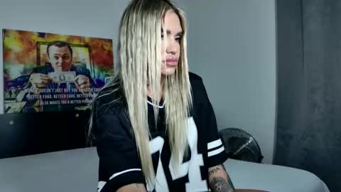 Snapshot of inna_sense chatting on 10-22-25, 04:29 inna_sense online show from 10-22-25, 04:29