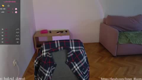 Snapshot of inner_bloom chatting on 01-16-25, 11:26 inner_bloom online show from 01-16-25, 11:26