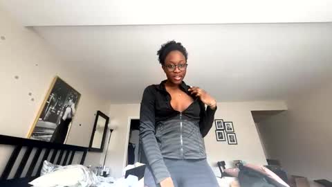 Snapshot of innerbloomenergyyyy chatting on 02-17-26, 06:58 Duckyyxxox online show from 02-17-26, 06:58