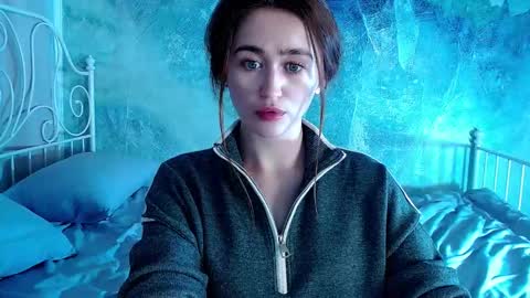 Lina online show from 11-30-25, 12:20