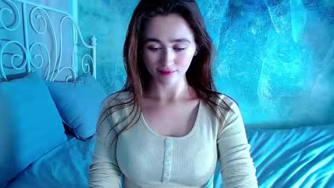 Lina online show from 12-22-25, 12:35