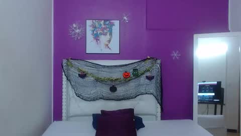 Snapshot of innocent_sexybaby chatting on 10-31-25, 09:27 innocent_sexybaby online show from 10-31-25, 09:27