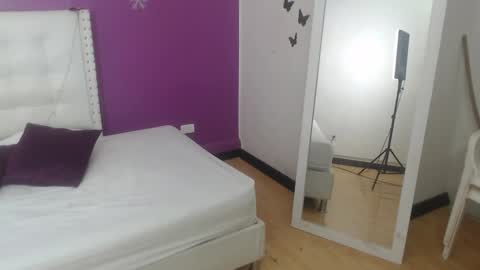 Snapshot of innocent_sexybaby chatting on 11-18-25, 03:45 innocent_sexybaby online show from 11-18-25, 03:45