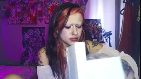 Snapshot of insunnity666 chatting on 10-02-25, 08:43 Insunnity666 online show from 10-02-25, 08:43