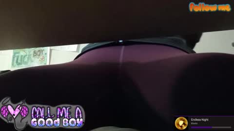 Snapshot of intentkitten chatting on 01-06-26, 04:49 Reigning Leo online show from 01-06-26, 04:49