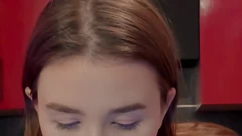 Snapshot of internetsexplorer chatting on 03-12-25, 03:40 Bernadette  Join  online show from 03-12-25, 03:40