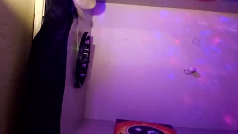 invisi13leone2435669278 online show from 11-23-25, 05:51