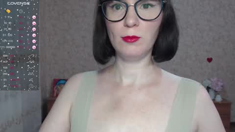 IrenLarasani online show from 10-26-25, 02:01