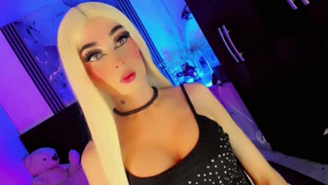Snapshot of irina_lechera_ chatting on 09-21-25, 09:16 Irina online show from 09-21-25, 09:16