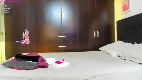 Snapshot of irirs_sex chatting on 03-01-25, 12:01 IrisVianca online show from 03-01-25, 12:01