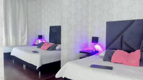 Queen Iris online show from 11-27-25, 03:25