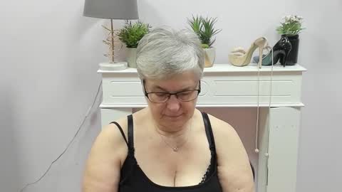 I R I S online show from 12-17-25, 07:03