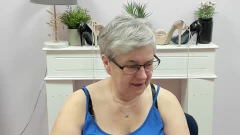 I R I S online show from 12-18-25, 07:25