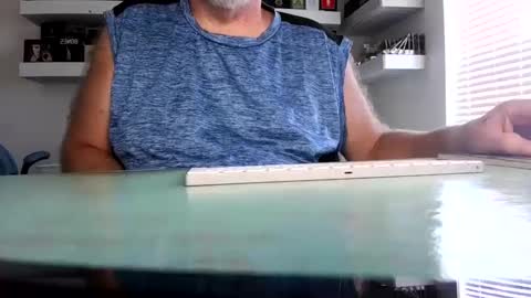 Snapshot of irishdudeloveoib chatting on 09-24-25, 08:23 Irishdudelove online show from 09-24-25, 08:23