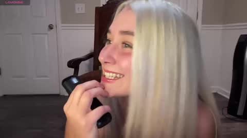 Snapshot of irispink1 chatting on 10-09-25, 03:04 Irispink1 online show from 10-09-25, 03:04