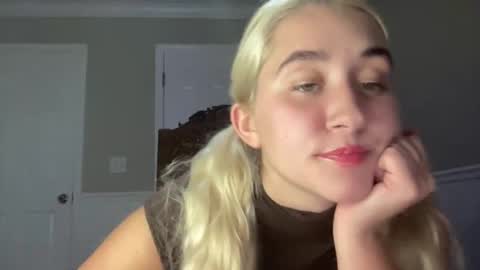 Snapshot of irispink1 chatting on 10-31-25, 12:22 Irispink1 online show from 10-31-25, 12:22