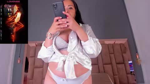 Snapshot of isa_dumont chatting on 02-24-26, 03:59 ISA online show from 02-24-26, 03:59