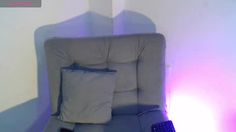 Isabella Hall online show from 12-20-25, 03:02