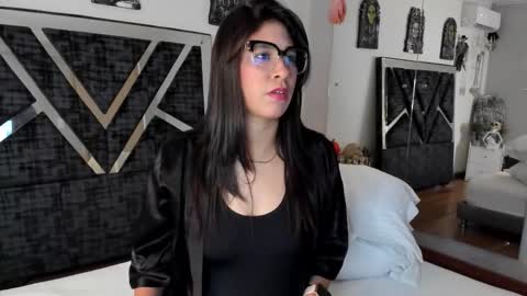 Snapshot of isa_jonness_ chatting on 10-25-25, 12:23 oIssaJonneso online show from 10-25-25, 12:23