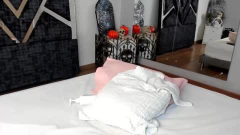 Snapshot of isa_jonness_ chatting on 10-28-25, 01:36 oIssaJonneso online show from 10-28-25, 01:36