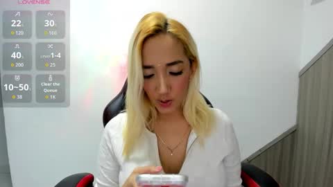 Snapshot of isa_klein chatting on 02-25-26, 12:59 isa_klein online show from 02-25-26, 12:59