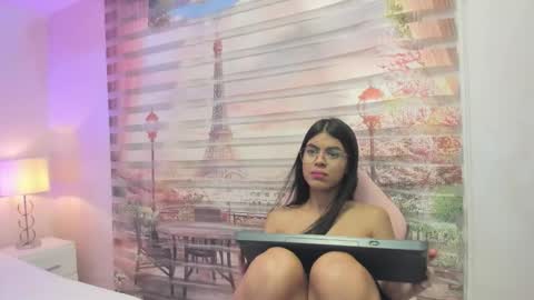 Snapshot of isa_little4u chatting on 10-08-25, 10:13 online show from 10-08-25, 10:13