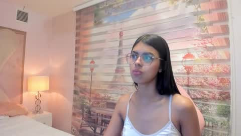 Snapshot of isa_little4u chatting on 10-16-25, 05:52 online show from 10-16-25, 05:52