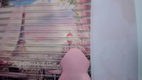 Snapshot of isa_little4u chatting on 10-18-25, 03:31 online show from 10-18-25, 03:31