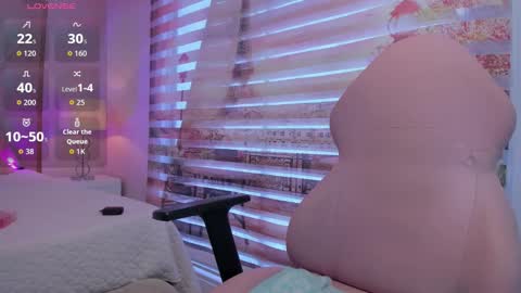 Snapshot of isa_little4u chatting on 10-26-25, 03:29 online show from 10-26-25, 03:29