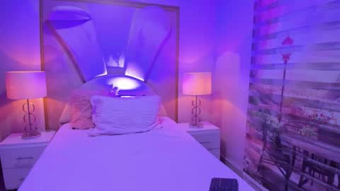 Snapshot of isa_little4u chatting on 10-30-25, 07:43 online show from 10-30-25, 07:43