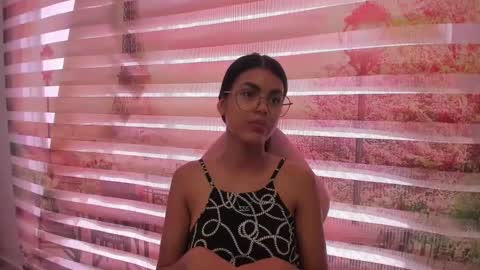 Snapshot of isa_little4u chatting on 10-30-25, 07:47 online show from 10-30-25, 07:47