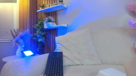 Snapshot of isa_little4u chatting on 11-20-25, 03:18 online show from 11-20-25, 03:18