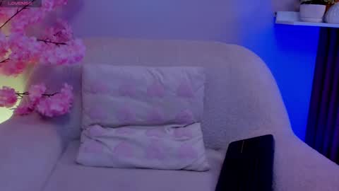 Snapshot of isa_little4u chatting on 11-23-25, 04:12 online show from 11-23-25, 04:12