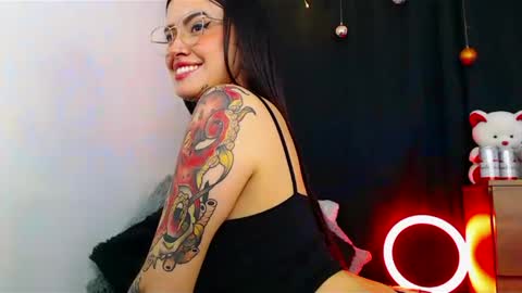 Snapshot of isa_maiden_ chatting on 12-30-24, 10:55       online show from 12-30-24, 10:55