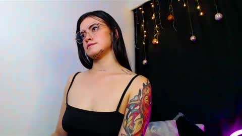 Snapshot of isa_maiden_ chatting on 12-31-24, 08:04       online show from 12-31-24, 08:04