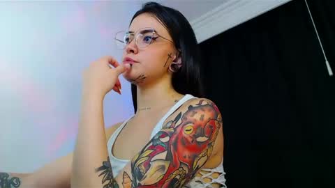 Snapshot of isa_maiden_ chatting on 01-29-25, 06:22       online show from 01-29-25, 06:22