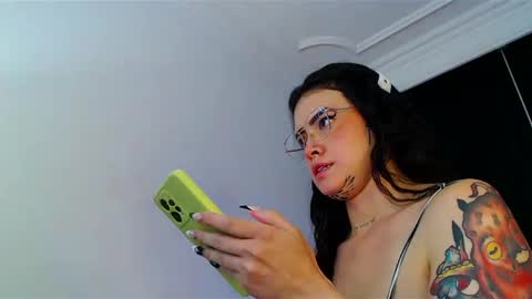 Snapshot of isa_maiden_ chatting on 02-06-25, 02:33       online show from 02-06-25, 02:33