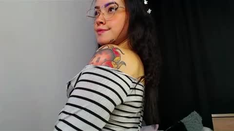 Snapshot of isa_maiden_ chatting on 02-20-25, 10:48       online show from 02-20-25, 10:48