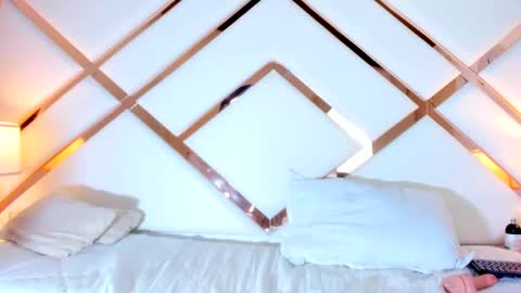 ISABELA online show from 01-10-25, 03:16