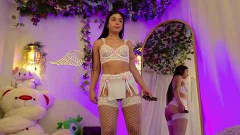 Isabella        online show from 02-17-26, 11:33