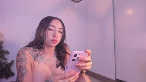 Snapshot of isa_redhair_ chatting on 12-30-24, 09:27 ....  Connection time 900 pm to 500 amRest days Wednesday and Saturday online show from 12-30-24, 09:27