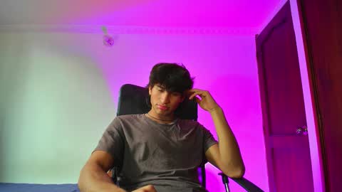 Snapshot of isaac__efx chatting on 09-18-25, 06:43 isaac online show from 09-18-25, 06:43